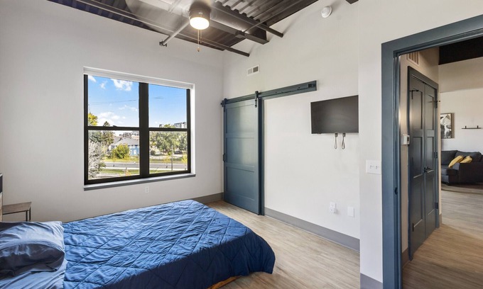 Stuart Appartement | Luxury Downtown Condo with Fire Place