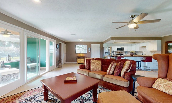 Micanopy Maison | Luxury duplex with private screened porch and lake view