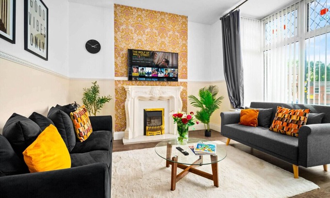 Birmingham Maison | Luxury Edgbaston House - Garden - Parking