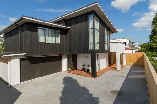 Tauranga Maison | Luxury Escape in CBD - Walking Distance To Town