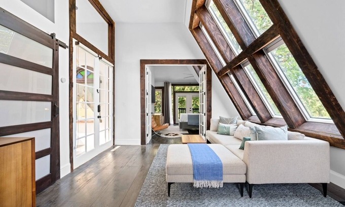 Brookland Appartement | Luxury Escape in DC, with a private deck!
