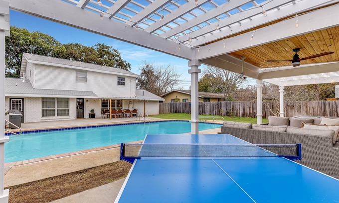 Shearer Hills - Ridgeview Maison | Sunny Getaway | Private Pool, BBQ & Elegant Vibes