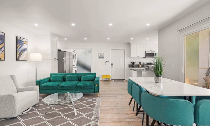 Altadena Appartement | Luxury Escape w/ Private Balcony & Free Parking #3