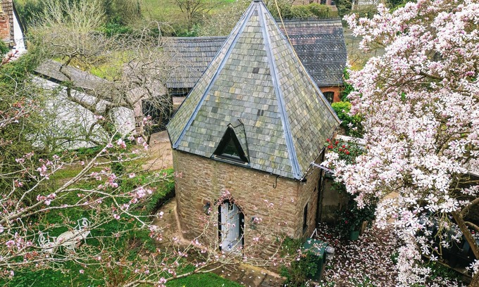 Lea Cottage | luxury fairytale cottage perfect for couples