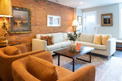 Federal Hill Maison | Luxury Federal Hill Home with Rooftop & 4 Parking Spots