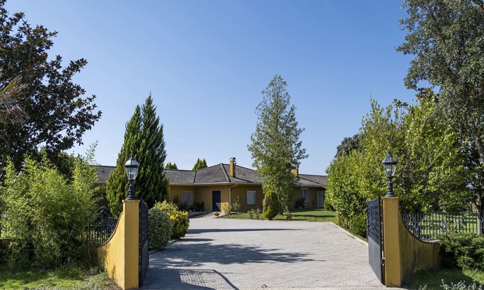 Velada Maison | Finca de luxe à Gredos, équitation, tennis, football, pêche,