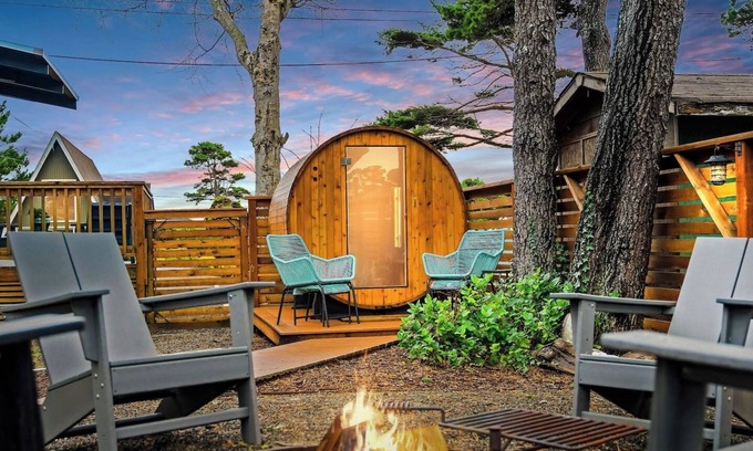 Lincoln City Maison | A-Frame | Free Wine | Hot Tub | Sauna | Walk2Beach