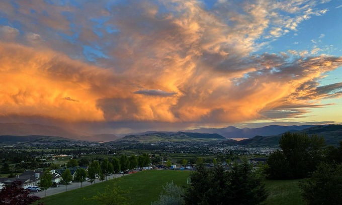 Foothills Maison | Luxury Foothills Suite - Amazing Views, Excellent Location, well appointed
