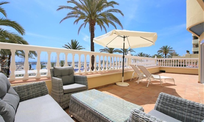 Estepona Appartement | Appartement de luxe en première ligne dans le port, Marina en première ligne près de la plage et bar