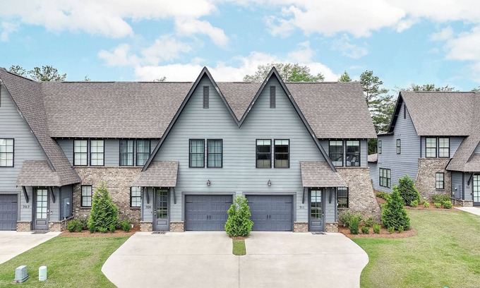 Auburn - Opelika Maison | Luxury Gameday Townhome at Auburn Airport 4 bedroom/3 1/2 bath End unit
