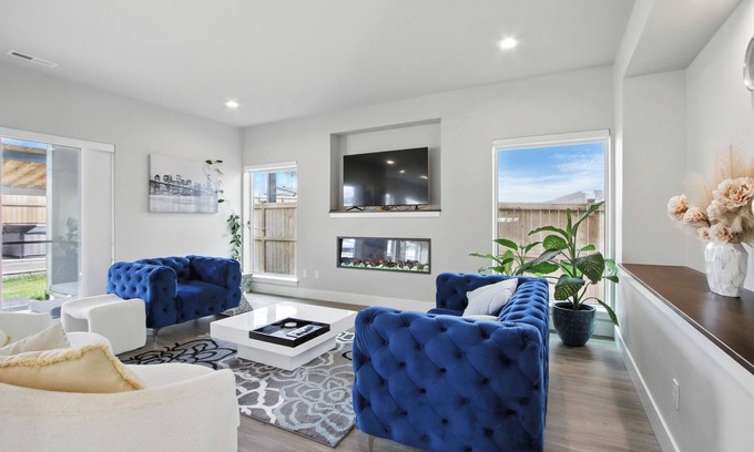 Hillsboro Maison | Luxury Getaway in Prime Location
