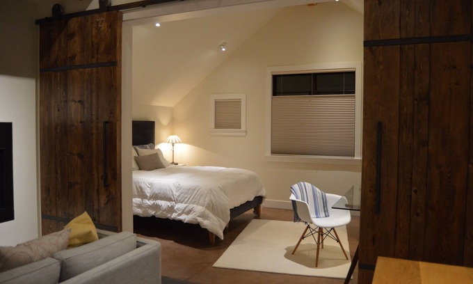 Three Peaks Maison | Escapade de luxe dans les Rocheuses avec bain à remous privé