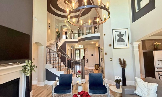 Atascocita Maison | Luxury Getaway w/ Pool, Sauna, Gym & Lagoon