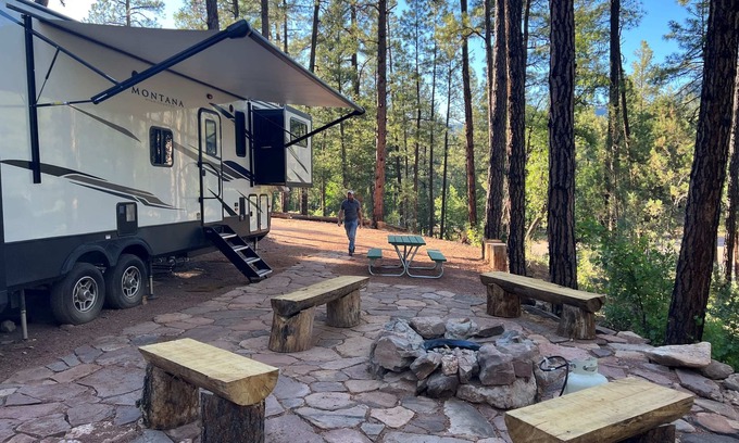 Christopher Creek Maison | Luxury Glamper Retreat 14 Forest Site