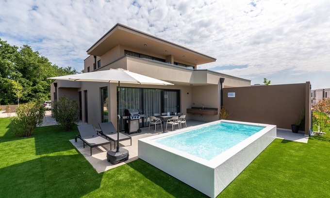 Dajla Appartement | Luxury Ground-Floor Apartment with Private Pool and Terrace in Istria, Just 150 Meters from the Sea
