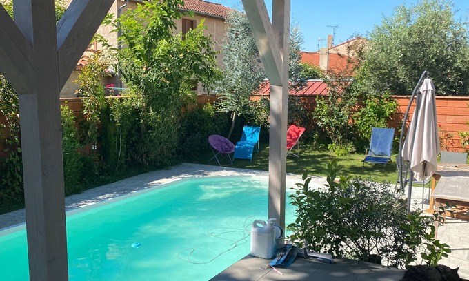 Cugnaux Maison | Chambre D Hôte De Luxe , Sde, wc, terrasse, Piscine Privée Chauffé et Aquabike