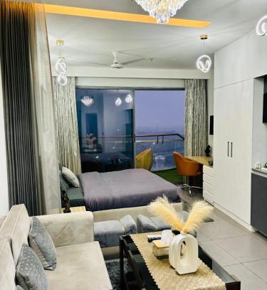 Noida Appartement | Luxury Heights with City View and River View