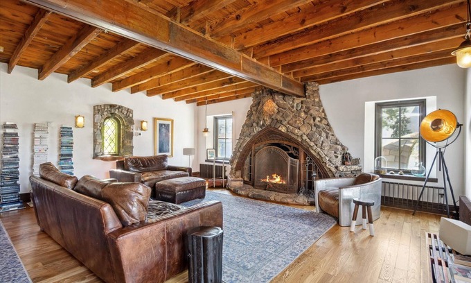 Downtown East Maison | Luxury Historic Home Next to US Bank Stadium. Private Courtyard + Rooftop.