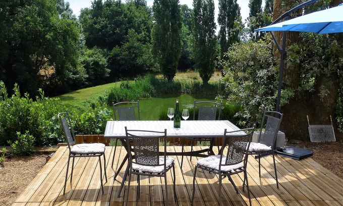 La Foret-sur-Sevre Maison | Évasion de maison de vacances de luxe, située dans un acre de jardin privé avec son propre lac