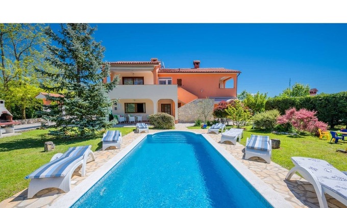 Santalezi Cabine | Maison de vacances fascinante à Nedescina avec piscine
