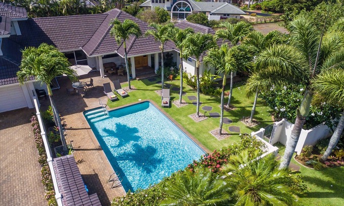 Poipu Villa | Maison de luxe, A / C, grande piscine, cuisine gastronomique, 4 salles de bains 6 salles de bains, 3 suites de maître.