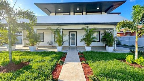 Hialeah Maison | Luxury Home by Miami Int Airport