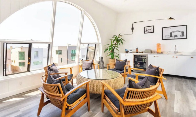 Hollywood Beach Maison | Luxury home just steps from the sand with ocean & channel island views!