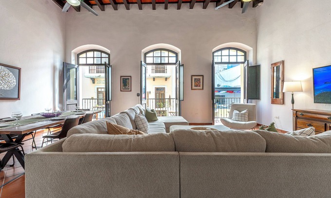 Old San Juan Appartement | Luxury Home~ King Beds, Prime Location, 3 Balconies, Fast WiFI, AC in Every Room