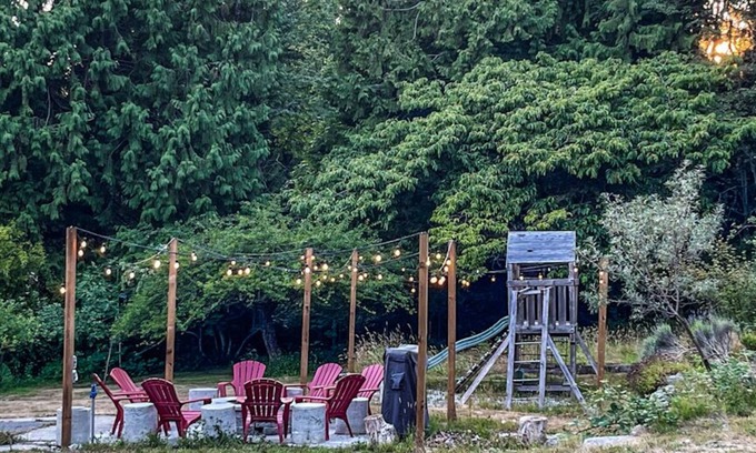 Roberts Creek Maison | LUXURY HOME ON 2.5 ACRE PROPERTY IN SUNSHINE COAST