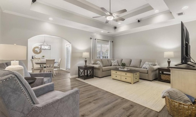 Opelika Maison | Luxury home perfect for Auburn game day, golf or pickle-ball weekends!