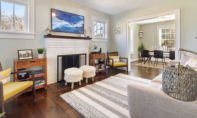Radford Maison | Luxury Home Stay. Vacation Paradise near wineries, lake, trails. Near RU/VT