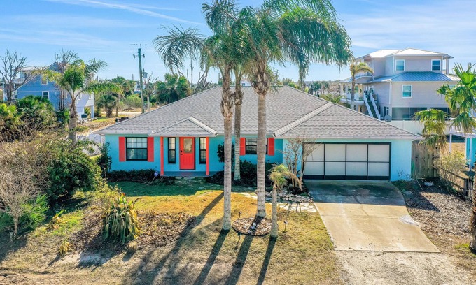 Marineland Acres Maison | Luxury home with a pool, enclosed yard, grill, washer/dryer & central AC