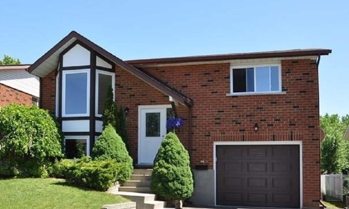 Waterloo Maison | LUXURY HOME WITH POOL IN WATERLOO
