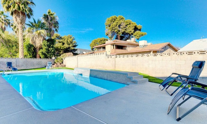 Paradise Maison | Luxury home with Pool and gym and RV parking