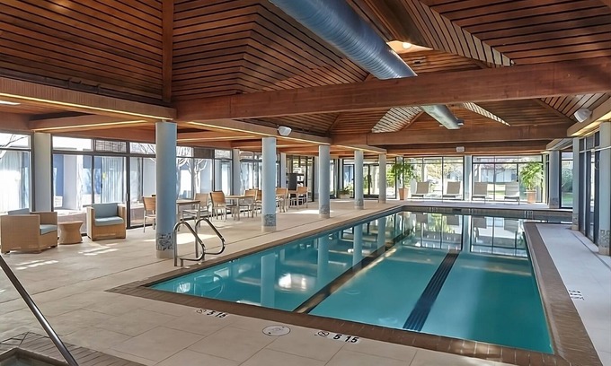 Berkeley Hôtel | Luxury Hotel in Berkeley Marina! 3 Convenient Units, Pets Allowed, Bike Rental!