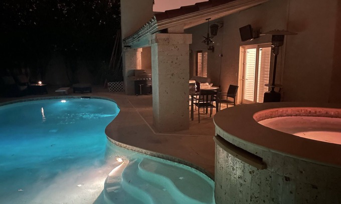 Montecito Court Villa | Maison de luxe à Paradise Valley avec piscine privée et bain à remous.