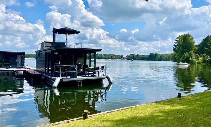 Middelaar Location De Bateaux | Luxury Houseboat on the Mookerplas