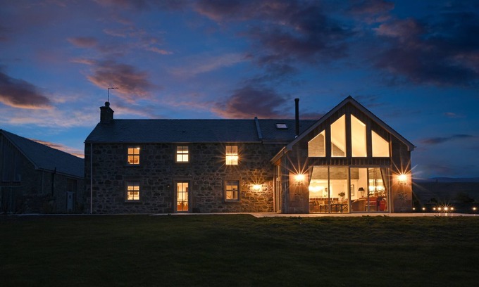 Murthly Autre | Luxury hunting lodge with hot tub on stunning Scottish estate