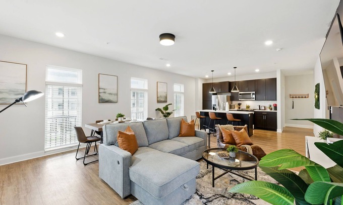 Downtown Columbus Copropriété | Luxury Italian Village 4-bed-| Pool, Gym, Roof-Top