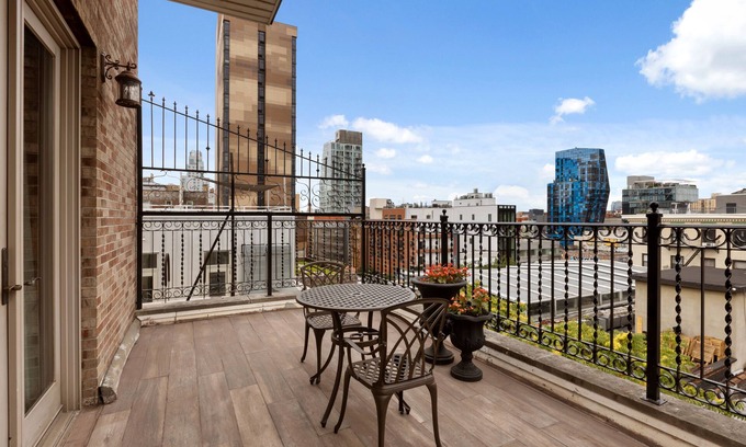 Chinatown Maison | Luxury Junior Suite with Balcony