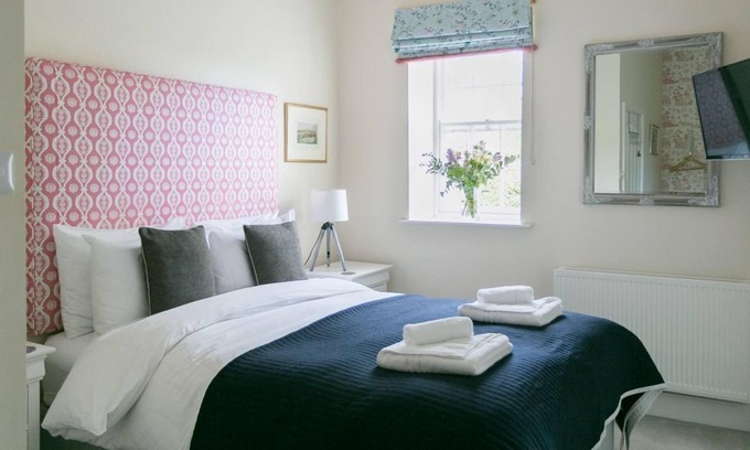 Hexham Maison | Luxury King bedroom w ensuite shower room in the wing of a private Country House
