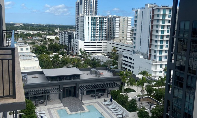 Flagler Village Appartement | Luxury king Suite Near Las Olas, Wi-Fi, Views, High Ceilings, & Balcony