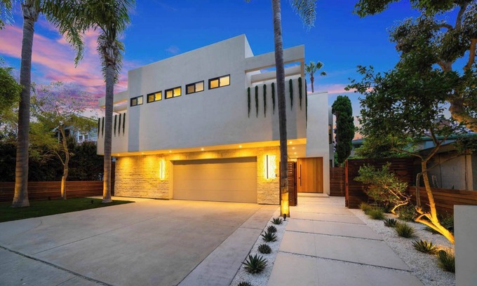 Village of La Jolla Maison | Luxury La Jolla Retreat | 3BR + Office | Walk to Beach, Restaurants, Cove
