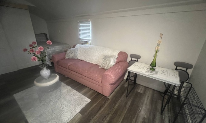 Pine Hills Appartement | Luxury Lake View Studio Apartment