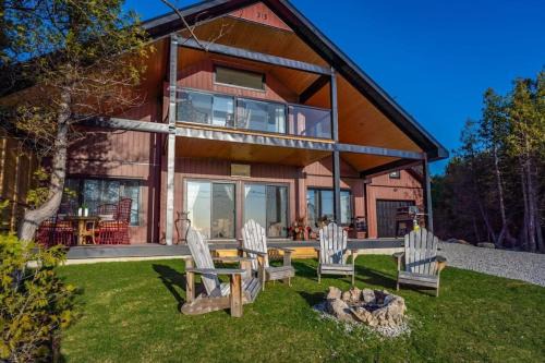 South Bruce Peninsula Maison | Luxury Lakefront Cottage - The Shining Star