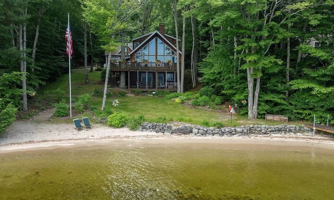 South Casco Maison | Luxury Lakefront home on Sebago Lake W/ Sandy Beach