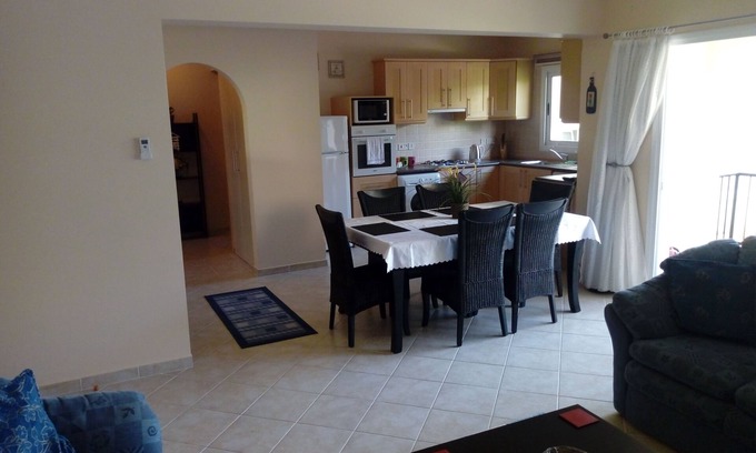 Gastria Appartement | Grand appartement de luxe 2 lits peuvent dormir 6 avec 3 piscines avec la mer et Montain Veiws