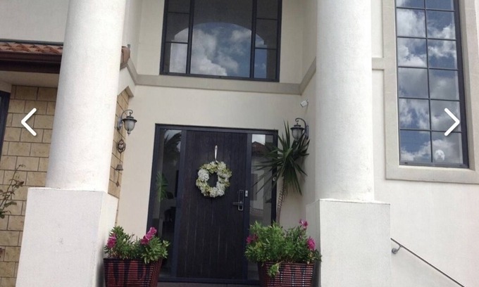 Somerville Maison | Luxury Large 2 Storied Villa Walk to Shopping Mall Howick