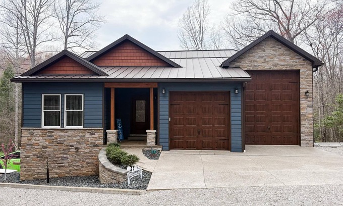Corbin Maison | Luxury Laurel Lake Retreat-Private Home Near Holly Bay w Fishing Pond and Hikes