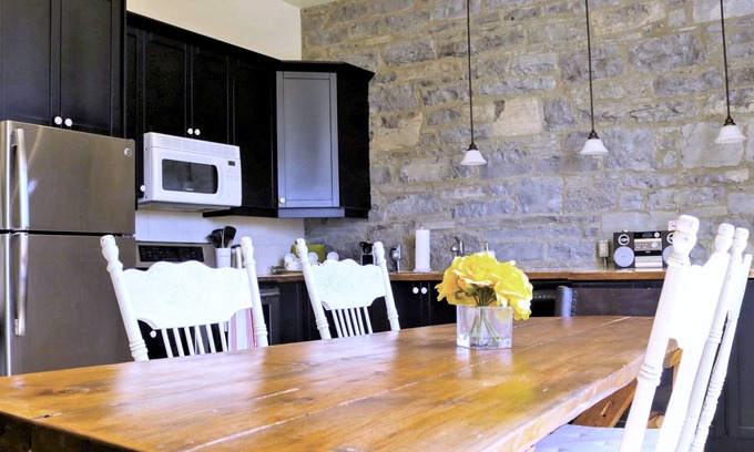 Kingston Appartement | Luxury Limestone Suite is a Home Away from Home